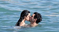 Scene incendiare la plajă! Camila Cabello, topită după noul iubit miliardar
