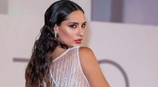 Raffaella Modugno, apariție senzuală la Veneția. Modelul a atras toate privirile când s-a afișat într-o rochie transparentă