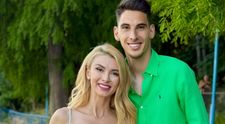 Andreea Bălan și Victor Cornea au dat nas în nas cu ursul. Artista și logodnicul ei au avut parte de o surpriză chiar în curtea hotelului la care erau cazați