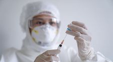 Guvernul din Marea Britanie a făcut public prospectul vaccinului Pfizer anti-COVID! Care ar putea fi efectele secundare