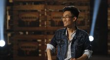 I-a facut pe cei trei jurati sa rada cu lacrimi. Ce concurent a venit sa ia 