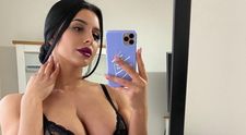 Bomba sexy Lily Adrianne, spectacol gratuit la benzinărie. Cum a reușit să atragă toate privirile