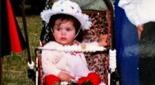 Recunoști fetița adorabilă din fotografie? Azi este una dintre cele mai frumoase și iubite artiste din România