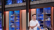 MasterChef 2025, 15 septembrie. Vlad Lungu i-a îndeplinit dorința bunicii sale și a ajuns la MasterChef. Devenit bucătar de nevoie, concurentul și-a încercat norocul cu o rețetă indiană: „Mâzga are o tentă de praf”