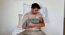 Celebrul artist din România, care a cucerit inimile femeilor, a devenit tată! Cântărețul a postat deja primele poze cu fiul său, iar fanii sunt în extaz: „Voi face tot ce pot, puștiule
