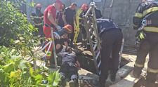 O fetiță de opt ani a căzut într-o fântână din Vrancea, adâncă de 8 metri. Pompierii au intervenit de urgență