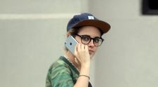 Kristen Stewart, intr-o pereche de jeansi extrem de scurti. Cum a aparut actrita pe strazile din Hollywood 