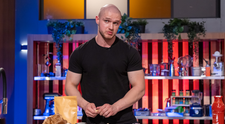 Masterchef, 16 septembrie. Antrenorul personal Răzvan Călugăru nu s-a complicat, a adus paste cu pui în fața chefilor. Reacția lui Bontea: ”Ați greșit emisiunea... Tu te-ai uitat la burțile noastre?”