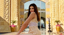 Monica Gabor și-a etalat abdomenul cu pătratele pe Instagram. Metoda controversată prin care se menține în formă