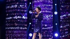 Românii au talent 2023: Nicoleta Șerban, vânzătoarea care a uimit juriul cu timbrul ei, care amintește de Gabi Luncă