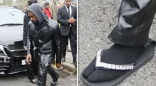 Kanye West, apariție excentrică la London Fashion Week: a purtat șlapi cu șosete