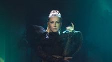 Căștigătoarea Selecției Naționale Eurovision, Ester Peony lansează clipul piesei „On A Sunday”