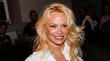 Pamela Anderson, abuz de Photoshop. Cum a pozat pentru a promova o colecție de genti