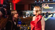 Andreea Marin și fiica ei, Violeta, au strălucit în ținute spectaculoase la gala „Nu există nu se poate”. Ce vedete din România au defilat pe scena evenimentului