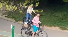 Reacția primarului Robert Negoiță, după ce a fost amendat fiindcă s-a dat cu bicicleta prin parc