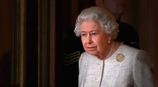 Presa britanică anunță că Regina Elisabeta e foarte furioasă pe servitori! Se pare că personalul Casei Regale protestează