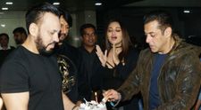 Iulia Vântur, super elegantă la ziua de naștere a lui Salman Khan. Cum arată actorul indian la 54 de ani