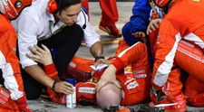 Filmuletul socant cand soferul F1, Kimi Raikkonen, a trecut cu masina peste piciorul unui membru din echipa sa