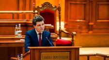 Cum arată avionul cu care zboară Nicușor Dan. A renunțat la luxul și la avioanele private cu care călătorea Klaus Iohannis