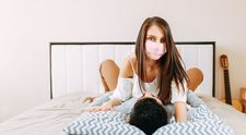Ce trebuie să faci în timpul relațiilor intime ca să eviți contaminarea cu coronavirus. Recomandările experților