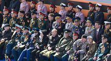 De ce și-a acoperit Vladimir Putin picioarele cu o pătură în timpul paradei militare de Ziua Victoriei? Imagini virale
