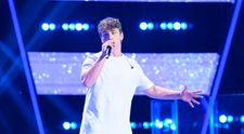 Vocea României 2025, 26 septembrie. Ștefan Georgescu a trecut în etapa următoare cu o piesă în engleză, dar i-a dat gata pe antrenori cu piesa grecească. Theo Rose și Tudor Chirilă și-ar fi dorit să apese butonul: „Acum îmi pare rău”