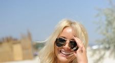 Laura Cosoi: 