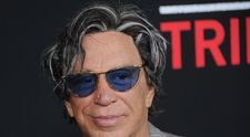 Mickey Rourke și-a spart fața la skateboard