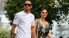 Starul Formulei 1 Lewis Hamilton își caută iubirea pe net. Cum funcționează aplicația de întâlniri online a vedetelor