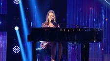 Românii au talent 2021: Angelina Rudneva a impresionat cu mix-ul dintre pian și voce, într-un moment special