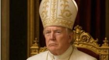 Donald Trump, acuzat că „îşi bate joc” de catolici după ce a postat o imagine în care apare „costumat” în papa. Fotografia face înconjurul internetului: „Nu este nimic inteligent sau amuzant”