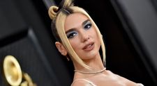 Dua Lipa, într-un costum de baie îndrăzneț, pe coperta unei reviste celebre