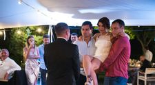 Prietenii lui Emilian i-au furat mireasa. Ce au cerut în schimbul Andreei