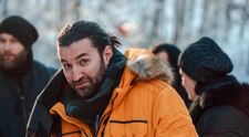 A zecea piesa din maratonul de 10. Smiley incheie primul deceniu de muzica solo si canta 