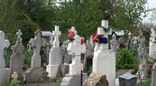 Un copil în vârstă de doar 4 ani a murit în cimitir. Ce s-a întâmplat când părinții nu erau atenți și care este cauza decesului