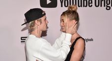 Justin Bieber, mai îndrăgostit ca niciodată. Paparazzii l-au surprins în ipostaze tandre cu soția sa