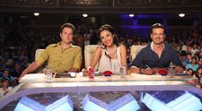 Mihai Petre a facut flotari pe scena, iar Pavel si Smiley au fost cat pe ce sa manance rame la show-urile 