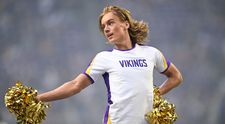 Scandal în NFL, după ce echipa Vikings a inclus în echipa de majorete și doi bărbați gay. ”Atâta timp cât nu pretind că sunt fete...”