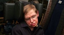 Neymar, gafa de proportii. S-a fotografiat in scaun cu rotile in incercarea de a ii aduce un omagiu lui Stephen Hawking
