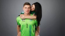 Ce soție frumoasă are portarul naționalei Ucrainei. Tânăra face furori pe Instagram cu ipostazele sexy
