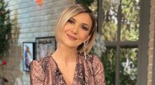 Adela Popescu și-a etalat burtica de gravidă în costum de baie, pe plaja din Maldive