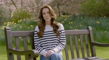 Detaliul pe care nimeni nu l-a observat în clipul lui Kate Middleton. Gestul secret, observat de un expert în limbaj: 