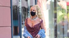 S-a operat atât de mult, încât nici ea nu se mai recunoaște în oglindă. Cum a fost fotografiată Iggy Azalea