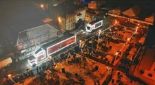 (P) Caravana Coca-Cola transformă Crăciunelul de Sus și Crăciunelul de Jos în satul lui Moș Crăciun