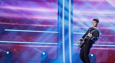 „Cred că stau în fața unui geniu!”, a exclamat Carmen Tănase după prestația lui Luca Dogaru. Cine e puștiul de 16 ani care a dat pe spate juriul Românii au talent: „Băi copilule, m-ai omorât, m-ai rupt. Ești formidabil!”