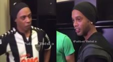 Genial! Ronaldinho s-a intalnit fata in fata cu dublura sa. Reactia jucatorului nu a fost una prea buna