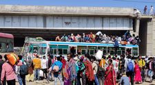 India și drama coronavirusului: neajunsurile din spitale și sute de mii de de oameni rămași fară loc de muncă