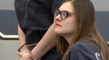 Cele 5 cuvinte pe care le-a rostit în sala de judecată i-au șocat pe toți. Ce pedeapsă a primit Julie Bush, femeia care și-a ucis iubitul din gelozie