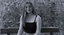Mesajul pe care Ioana i l-a dat iubitului ei, șeful poliției din Broșteni, acuzat că o umilea și agresa, înainte de a se spânzura! Ce a putut să îi spună tânăra de 18 ani, cu doar câteva clipe înainte de tragedie: „Nu mai pot”