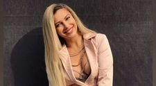 Fotografie rară cu Lora brunetă! Iată cum arăta artista când era doar o adolescentă
